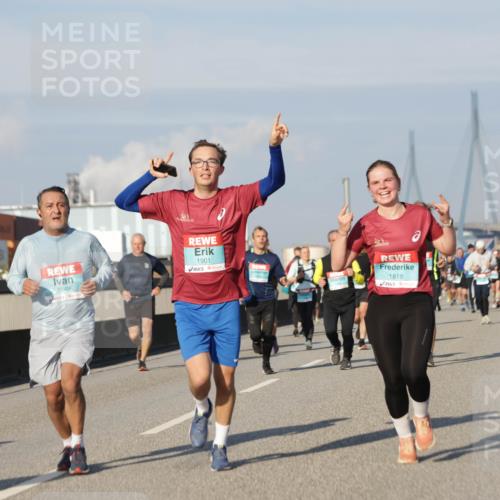 03.10.2025 - Köhlbrandbrückenlauf Jannik Wohlers http://msf.ph/oto/9081820 03.10.2025 09:54:49 Position 3 3542, 1901, 1818 meine-sportfotos.de
