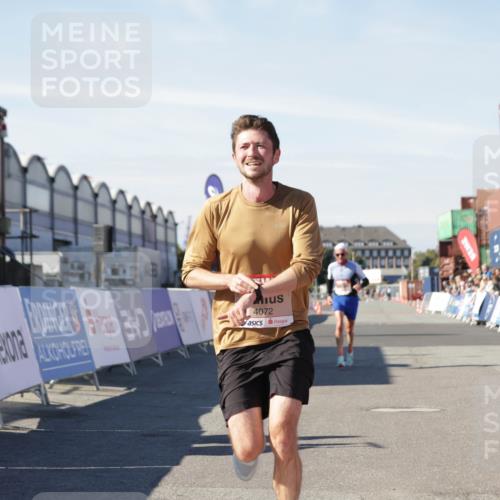 03.10.2025 - Köhlbrandbrückenlauf Jannik Wohlers http://msf.ph/oto/9081822 03.10.2025 12:50:54 Ziel 4072, 6216, 6552 meine-sportfotos.de