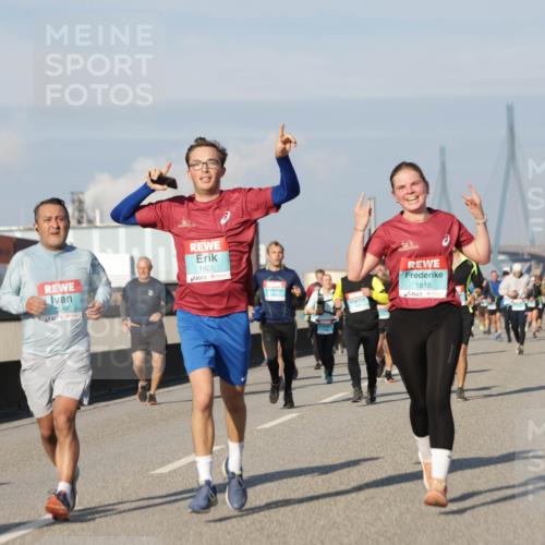 03.10.2025 - Köhlbrandbrückenlauf Jannik Wohlers http://msf.ph/oto/9081824 03.10.2025 09:54:49 Position 3 542, 1901, 1818 meine-sportfotos.de