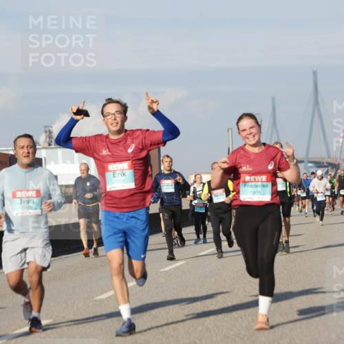 03.10.2025 - Köhlbrandbrückenlauf Jannik Wohlers http://msf.ph/oto/9081841 03.10.2025 09:54:50 Position 3 3542, 1901, 1818 meine-sportfotos.de