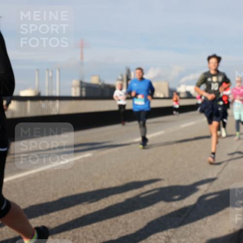 03.10.2025 - Köhlbrandbrückenlauf Lena Gebhardt http://msf.ph/oto/9081848 03.10.2025 10:04:21 Position 2 1895 meine-sportfotos.de