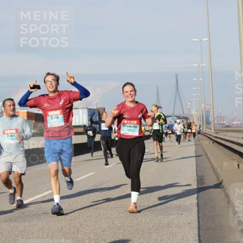 03.10.2025 - Köhlbrandbrückenlauf Jannik Wohlers http://msf.ph/oto/9081850 03.10.2025 09:54:50 Position 3 3542, 1901, 1818 meine-sportfotos.de
