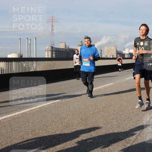03.10.2025 - Köhlbrandbrückenlauf Lena Gebhardt http://msf.ph/oto/9081854 03.10.2025 10:04:21 Position 2 3163 meine-sportfotos.de