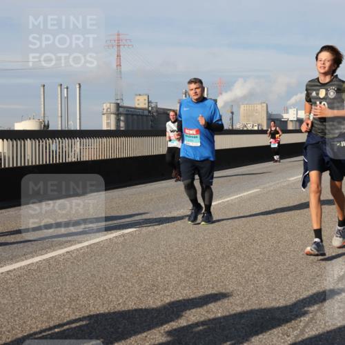 03.10.2025 - Köhlbrandbrückenlauf Lena Gebhardt http://msf.ph/oto/9081869 03.10.2025 10:04:22 Position 2 3163, 1436 meine-sportfotos.de