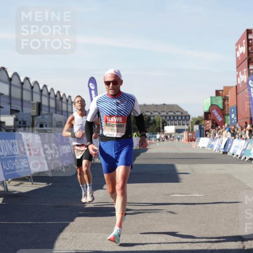03.10.2025 - Köhlbrandbrückenlauf Jannik Wohlers http://msf.ph/oto/9081874 03.10.2025 12:50:57 Ziel 4072, 6216, 6552 meine-sportfotos.de
