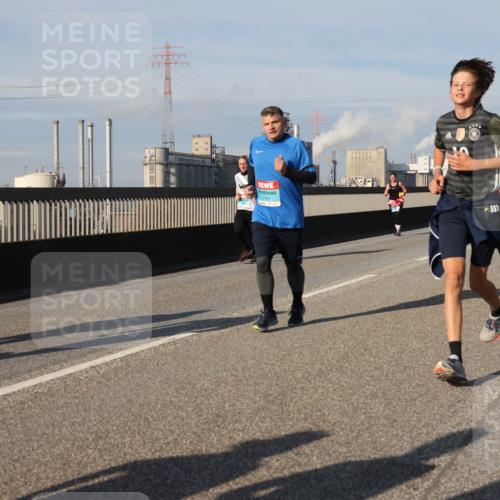 03.10.2025 - Köhlbrandbrückenlauf Lena Gebhardt http://msf.ph/oto/9081876 03.10.2025 10:04:22 Position 2 3163 meine-sportfotos.de