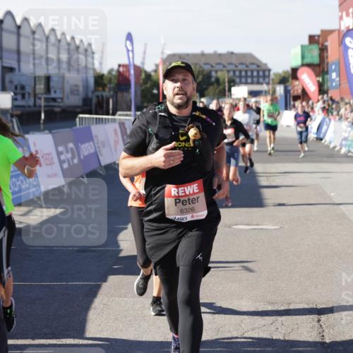 03.10.2025 - Köhlbrandbrückenlauf Jannik Wohlers http://msf.ph/oto/9081881 03.10.2025 13:18:07 Ziel 4333, 4366, 4472, 4473, 4620, 4661, 4682, 4950, 5209, 5454, 6310, 6326, 6633, 6634 meine-sportfotos.de