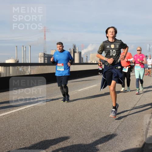 03.10.2025 - Köhlbrandbrückenlauf Lena Gebhardt http://msf.ph/oto/9081882 03.10.2025 10:04:22 Position 2 10 meine-sportfotos.de
