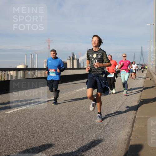 03.10.2025 - Köhlbrandbrückenlauf Lena Gebhardt http://msf.ph/oto/9081890 03.10.2025 10:04:22 Position 2 1 meine-sportfotos.de
