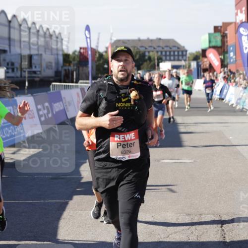 03.10.2025 - Köhlbrandbrückenlauf Jannik Wohlers http://msf.ph/oto/9081891 03.10.2025 13:18:07 Ziel 4333, 4366, 4472, 4473, 4620, 4661, 4682, 4950, 5209, 5454, 6310, 6326, 6633, 6634 meine-sportfotos.de