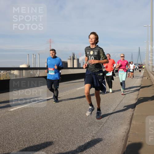 03.10.2025 - Köhlbrandbrückenlauf Lena Gebhardt http://msf.ph/oto/9081897 03.10.2025 10:04:22 Position 2  meine-sportfotos.de