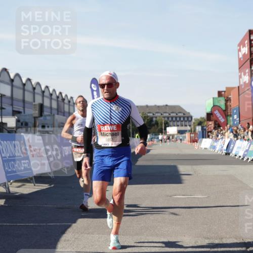 03.10.2025 - Köhlbrandbrückenlauf Jannik Wohlers http://msf.ph/oto/9081899 03.10.2025 12:50:57 Ziel 4072, 6216, 6552 meine-sportfotos.de