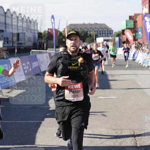 03.10.2025 - Köhlbrandbrückenlauf Jannik Wohlers http://msf.ph/oto/9081902 03.10.2025 13:18:07 Ziel 4333, 4366, 4472, 4473, 4620, 4661, 4682, 4950, 5209, 5454, 6310, 6326, 6633, 6634 meine-sportfotos.de