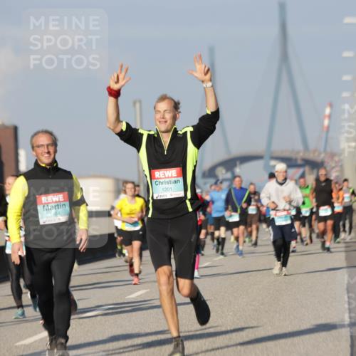 03.10.2025 - Köhlbrandbrückenlauf Jannik Wohlers http://msf.ph/oto/9081911 03.10.2025 09:54:52 Position 3 1558, 1464, 1201 meine-sportfotos.de