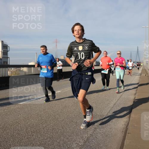 03.10.2025 - Köhlbrandbrückenlauf Lena Gebhardt http://msf.ph/oto/9081914 03.10.2025 10:04:23 Position 2 10 meine-sportfotos.de