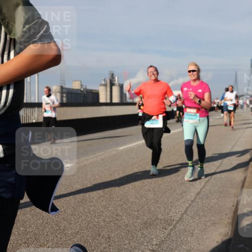 03.10.2025 - Köhlbrandbrückenlauf Lena Gebhardt http://msf.ph/oto/9081930 03.10.2025 10:04:23 Position 2 0 meine-sportfotos.de