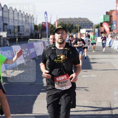 03.10.2025 - Köhlbrandbrückenlauf Jannik Wohlers http://msf.ph/oto/9081936 03.10.2025 13:18:07 Ziel 4333, 4366, 4472, 4473, 4620, 4661, 4682, 4950, 5209, 5454, 6310, 6326, 6633, 6634 meine-sportfotos.de