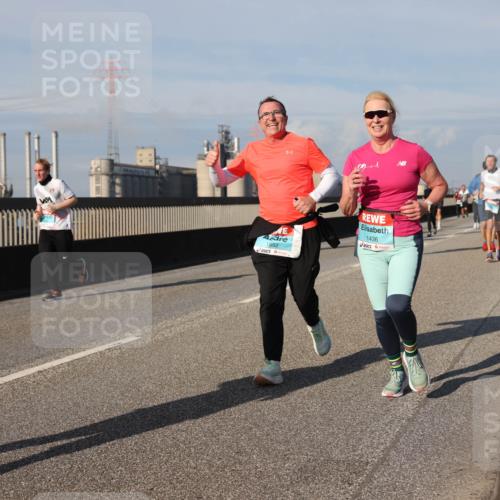 03.10.2025 - Köhlbrandbrückenlauf Lena Gebhardt http://msf.ph/oto/9081942 03.10.2025 10:04:23 Position 2 1552, 1436 meine-sportfotos.de
