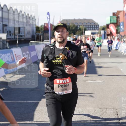 03.10.2025 - Köhlbrandbrückenlauf Jannik Wohlers http://msf.ph/oto/9081943 03.10.2025 13:18:07 Ziel 4333, 4366, 4472, 4473, 4620, 4661, 4682, 4950, 5209, 5454, 6310, 6326, 6633, 6634 meine-sportfotos.de
