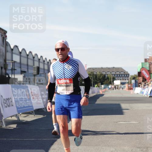 03.10.2025 - Köhlbrandbrückenlauf Jannik Wohlers http://msf.ph/oto/9081946 03.10.2025 12:50:57 Ziel 4072, 6216, 6552 meine-sportfotos.de