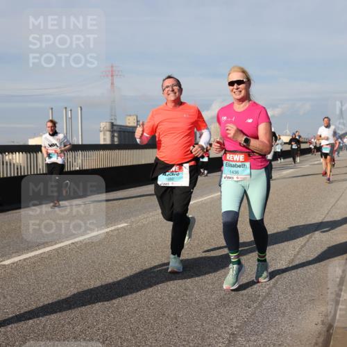 03.10.2025 - Köhlbrandbrückenlauf Lena Gebhardt http://msf.ph/oto/9081963 03.10.2025 10:04:24 Position 2 1552, 1436 meine-sportfotos.de