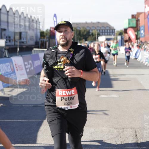 03.10.2025 - Köhlbrandbrückenlauf Jannik Wohlers http://msf.ph/oto/9081965 03.10.2025 13:18:08 Ziel 4333, 4366, 4472, 4473, 4620, 4661, 4682, 4950, 5209, 5454, 6310, 6326, 6633, 6634 meine-sportfotos.de