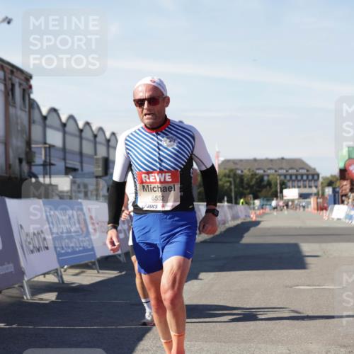 03.10.2025 - Köhlbrandbrückenlauf Jannik Wohlers http://msf.ph/oto/9081972 03.10.2025 12:50:57 Ziel 4072, 6216, 6552 meine-sportfotos.de