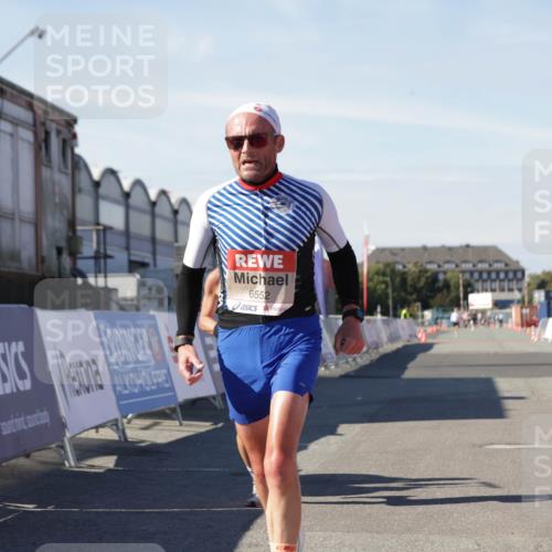 03.10.2025 - Köhlbrandbrückenlauf Jannik Wohlers http://msf.ph/oto/9081991 03.10.2025 12:50:57 Ziel 4072, 6216, 6552 meine-sportfotos.de