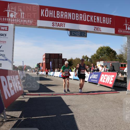 03.10.2025 - Köhlbrandbrückenlauf Lena Gebhardt http://msf.ph/oto/9082015 03.10.2025 13:48:13 Ziel 5735, 6164, 6165 meine-sportfotos.de
