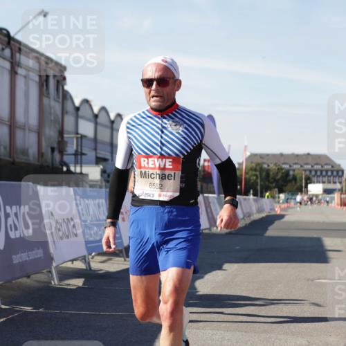 03.10.2025 - Köhlbrandbrückenlauf Jannik Wohlers http://msf.ph/oto/9082018 03.10.2025 12:50:57 Ziel 4072, 6216, 6552 meine-sportfotos.de