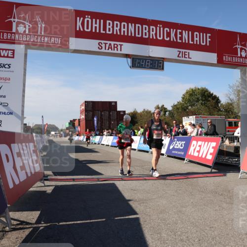 03.10.2025 - Köhlbrandbrückenlauf Lena Gebhardt http://msf.ph/oto/9082027 03.10.2025 13:48:13 Ziel 5735, 6164, 6165 meine-sportfotos.de