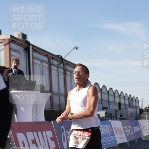03.10.2025 - Köhlbrandbrückenlauf Jannik Wohlers http://msf.ph/oto/9082038 03.10.2025 12:50:58 Ziel 4072, 6216, 6552 meine-sportfotos.de