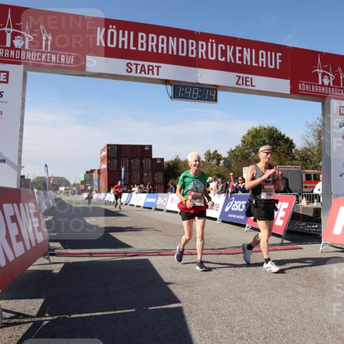 03.10.2025 - Köhlbrandbrückenlauf Lena Gebhardt http://msf.ph/oto/9082055 03.10.2025 13:48:14 Ziel 4824, 5735, 6164, 6165 meine-sportfotos.de
