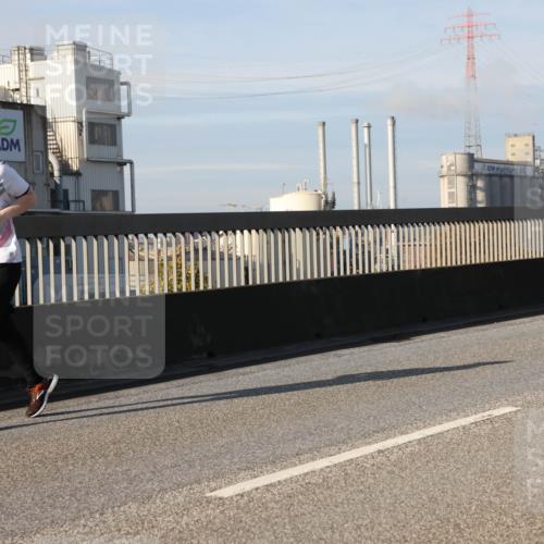 03.10.2025 - Köhlbrandbrückenlauf Lena Gebhardt http://msf.ph/oto/9082061 03.10.2025 10:04:25 Position 2 996 meine-sportfotos.de