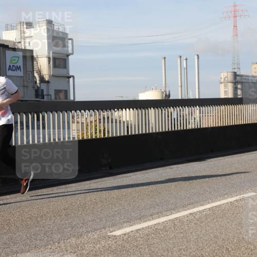 03.10.2025 - Köhlbrandbrückenlauf Lena Gebhardt http://msf.ph/oto/9082069 03.10.2025 10:04:25 Position 2  meine-sportfotos.de