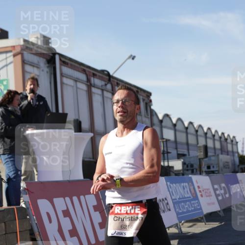03.10.2025 - Köhlbrandbrückenlauf Jannik Wohlers http://msf.ph/oto/9082070 03.10.2025 12:50:58 Ziel 4072, 6216, 6552 meine-sportfotos.de