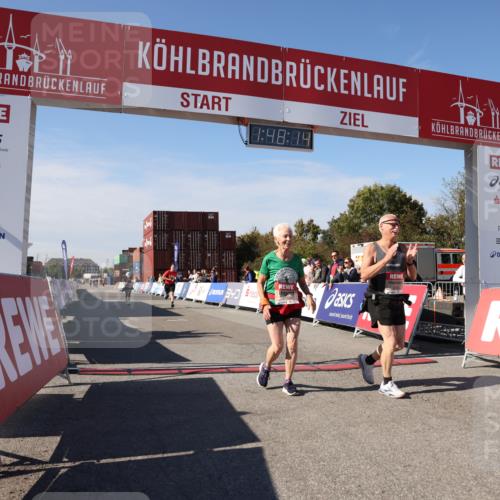 03.10.2025 - Köhlbrandbrückenlauf Lena Gebhardt http://msf.ph/oto/9082071 03.10.2025 13:48:14 Ziel 4824, 5735, 6164, 6165 meine-sportfotos.de