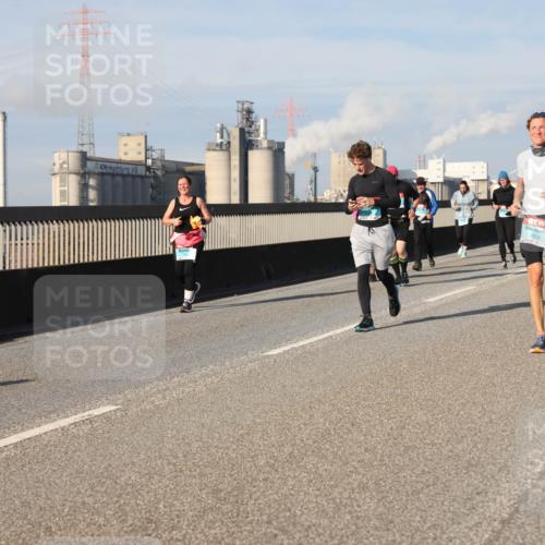 03.10.2025 - Köhlbrandbrückenlauf Lena Gebhardt http://msf.ph/oto/9082079 03.10.2025 10:04:26 Position 2 2319 meine-sportfotos.de