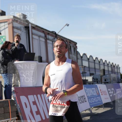 03.10.2025 - Köhlbrandbrückenlauf Jannik Wohlers http://msf.ph/oto/9082086 03.10.2025 12:50:59 Ziel 4072, 6216, 6552 meine-sportfotos.de