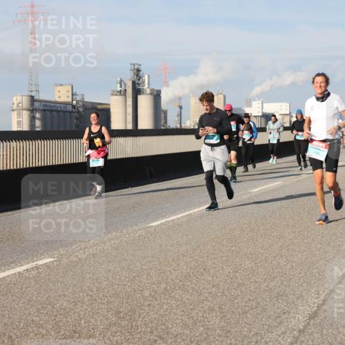 03.10.2025 - Köhlbrandbrückenlauf Lena Gebhardt http://msf.ph/oto/9082088 03.10.2025 10:04:26 Position 2 2319 meine-sportfotos.de