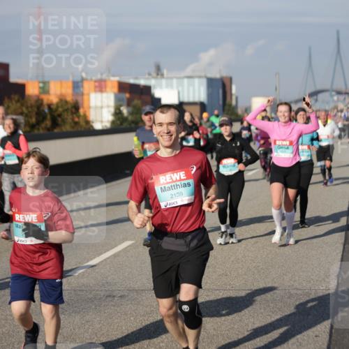 03.10.2025 - Köhlbrandbrückenlauf Jannik Wohlers http://msf.ph/oto/9082094 03.10.2025 10:05:15 Position 3 2139 meine-sportfotos.de