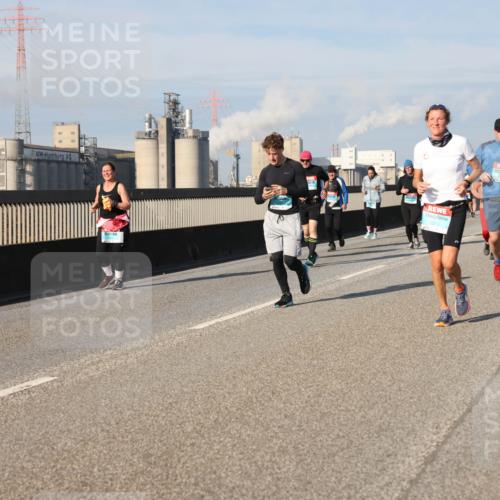 03.10.2025 - Köhlbrandbrückenlauf Lena Gebhardt http://msf.ph/oto/9082099 03.10.2025 10:04:26 Position 2 2319 meine-sportfotos.de
