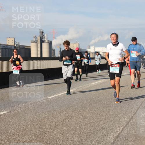 03.10.2025 - Köhlbrandbrückenlauf Lena Gebhardt http://msf.ph/oto/9082103 03.10.2025 10:04:26 Position 2 2319, 2001 meine-sportfotos.de