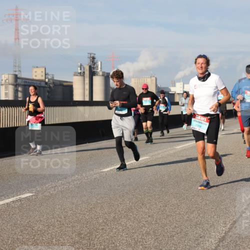 03.10.2025 - Köhlbrandbrückenlauf Lena Gebhardt http://msf.ph/oto/9082116 03.10.2025 10:04:27 Position 2 2319 meine-sportfotos.de