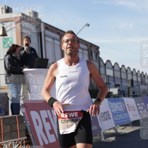 03.10.2025 - Köhlbrandbrückenlauf Jannik Wohlers http://msf.ph/oto/9082120 03.10.2025 12:50:59 Ziel 4072, 6216, 6552 meine-sportfotos.de