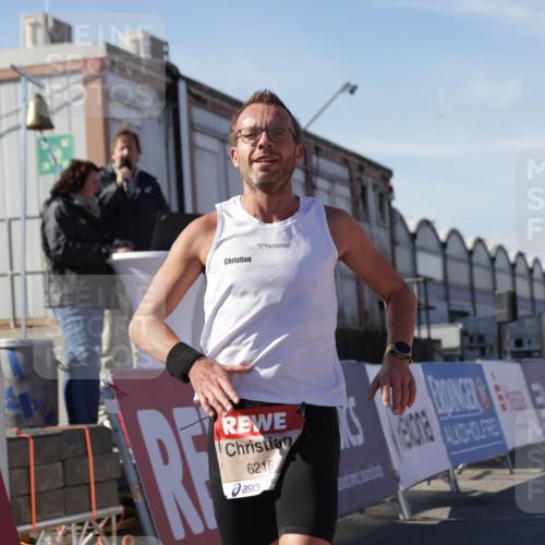 03.10.2025 - Köhlbrandbrückenlauf Jannik Wohlers http://msf.ph/oto/9082128 03.10.2025 12:50:59 Ziel 4072, 6216, 6552 meine-sportfotos.de