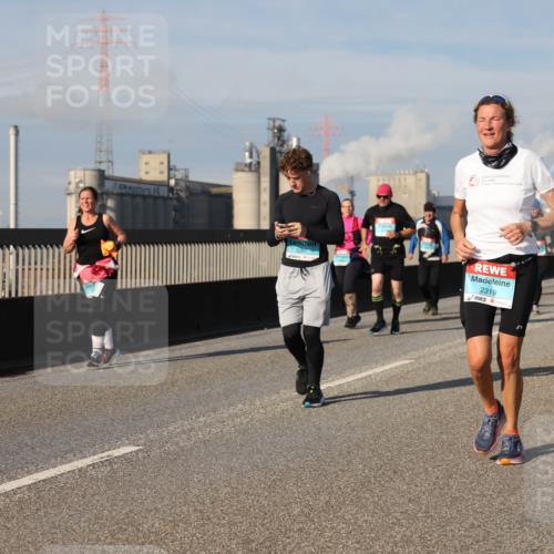 03.10.2025 - Köhlbrandbrückenlauf Lena Gebhardt http://msf.ph/oto/9082130 03.10.2025 10:04:27 Position 2 2319 meine-sportfotos.de