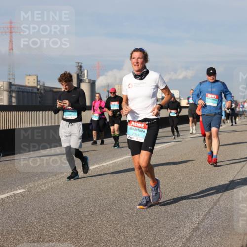 03.10.2025 - Köhlbrandbrückenlauf Lena Gebhardt http://msf.ph/oto/9082142 03.10.2025 10:04:27 Position 2 3291, 2319 meine-sportfotos.de