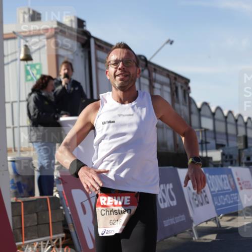 03.10.2025 - Köhlbrandbrückenlauf Jannik Wohlers http://msf.ph/oto/9082146 03.10.2025 12:50:59 Ziel 4072, 6216, 6552 meine-sportfotos.de