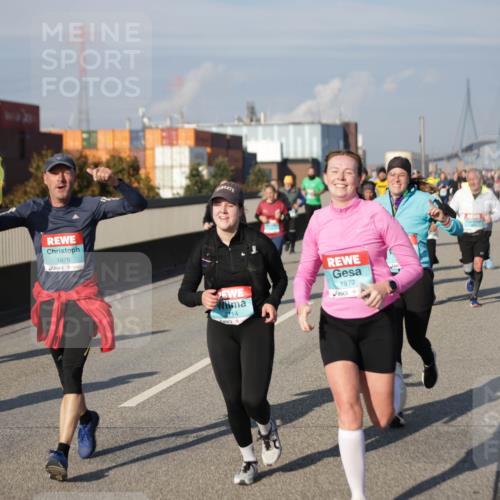 03.10.2025 - Köhlbrandbrückenlauf Jannik Wohlers http://msf.ph/oto/9082147 03.10.2025 10:05:17 Position 3 1976, 2114, 1977 meine-sportfotos.de